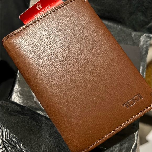 TUMI Wallet - Picture 1 of 6